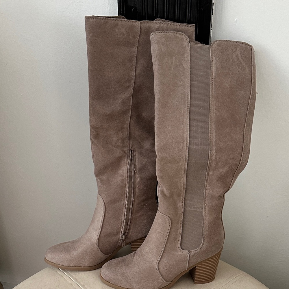 Women's Tan Knee-High Boots